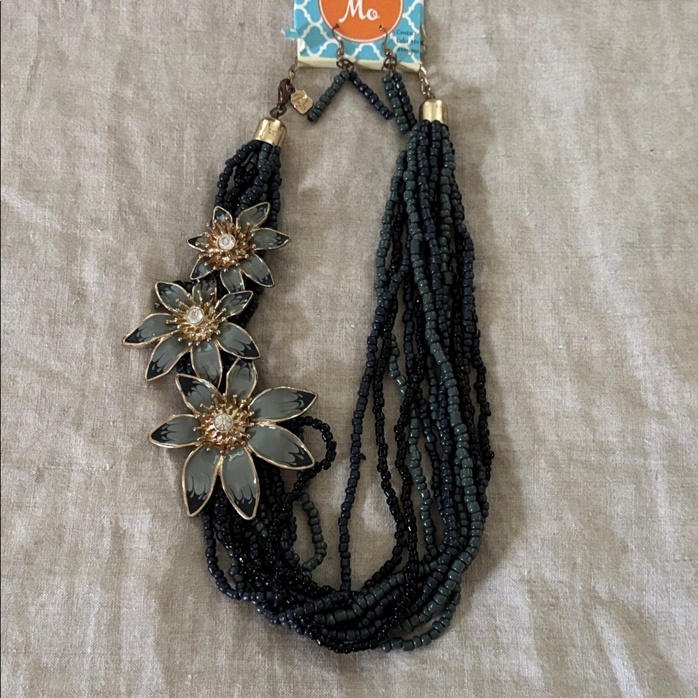 Elegant Floral Beaded Necklace